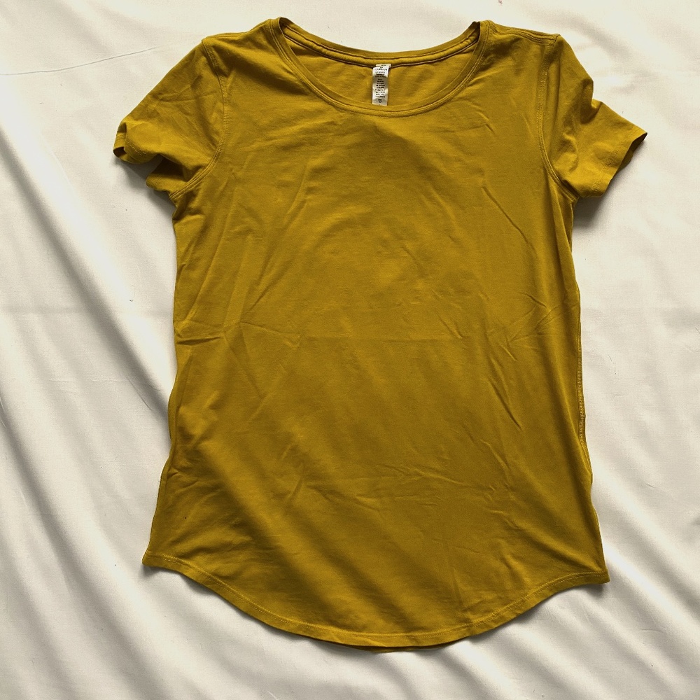 Yellow Lululemon t-shirt size 4